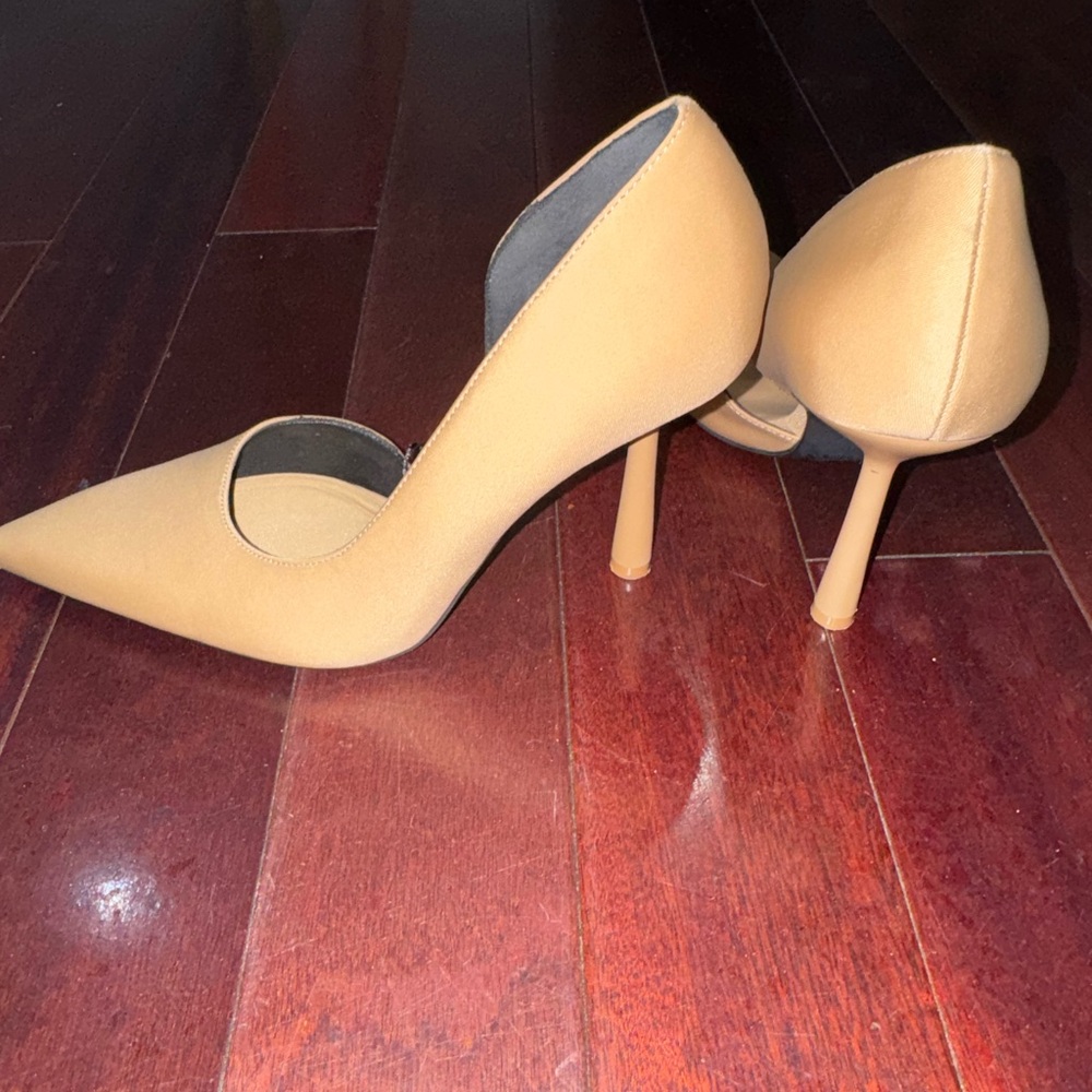 Zara Classic Pointed-Toe Tan Pumps size 41